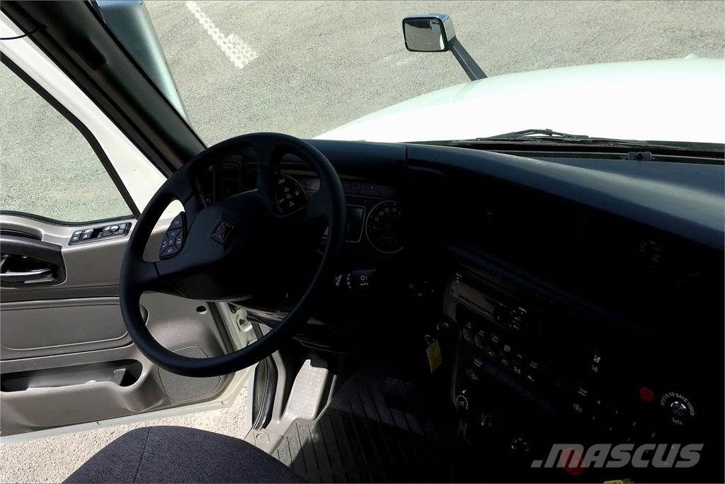 International LT625 6x4 Prime Movers