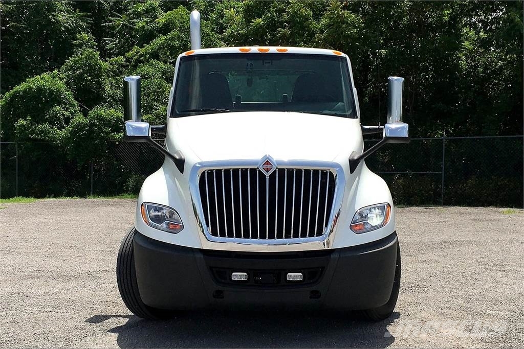 International LT625 6x4 Prime Movers
