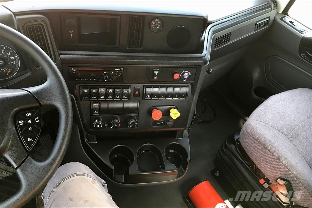 International LT625 6x4 Prime Movers