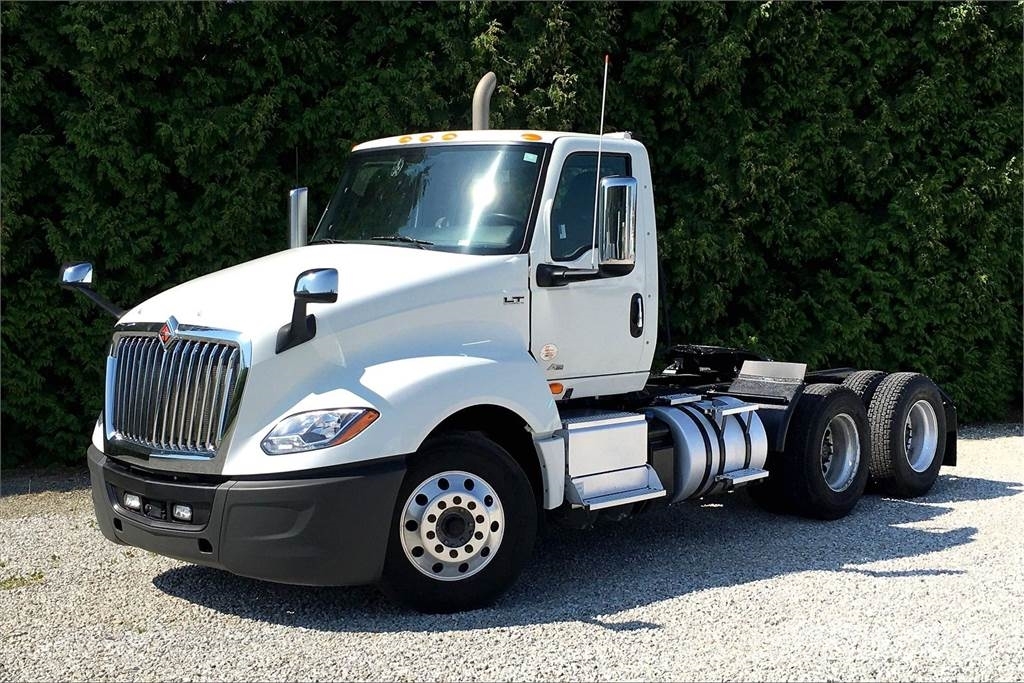 International LT625 6x4 Prime Movers