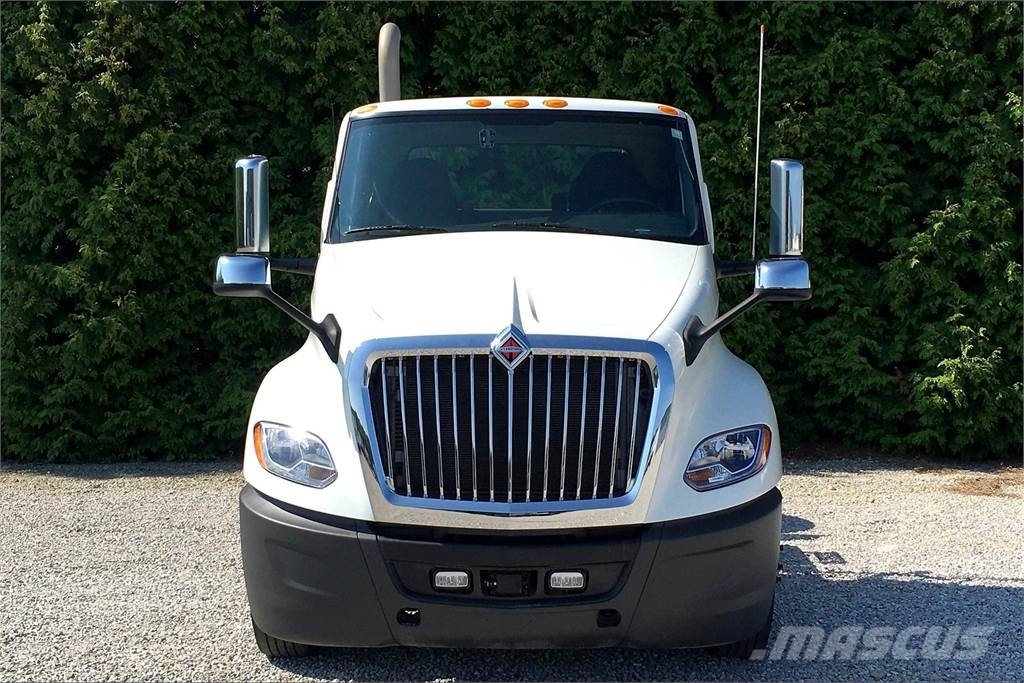 International LT625 6x4 Prime Movers