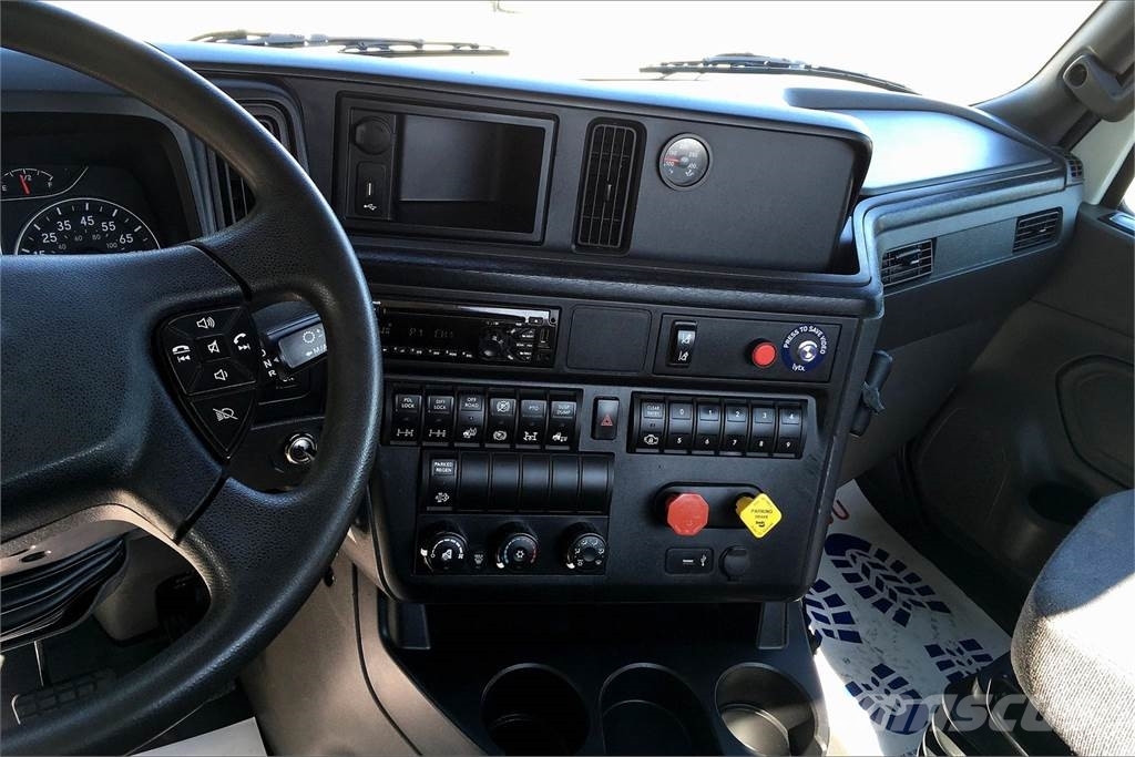 International LT625 6x4 Prime Movers
