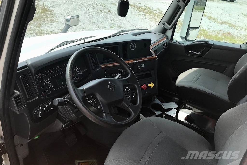 International LT625 6x4 Prime Movers