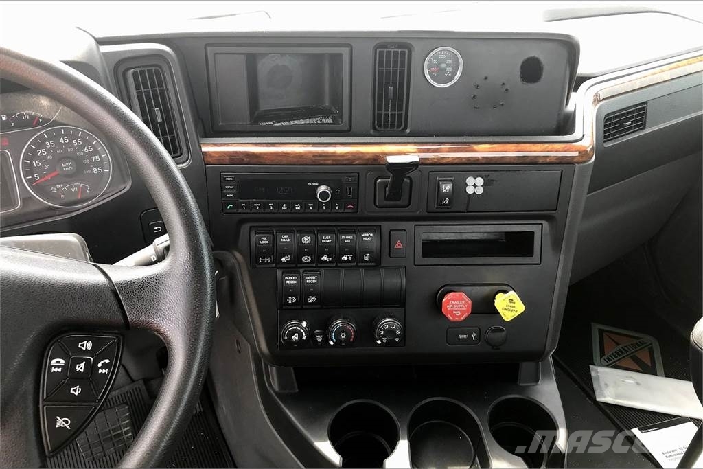 International LT625 6x4 Prime Movers