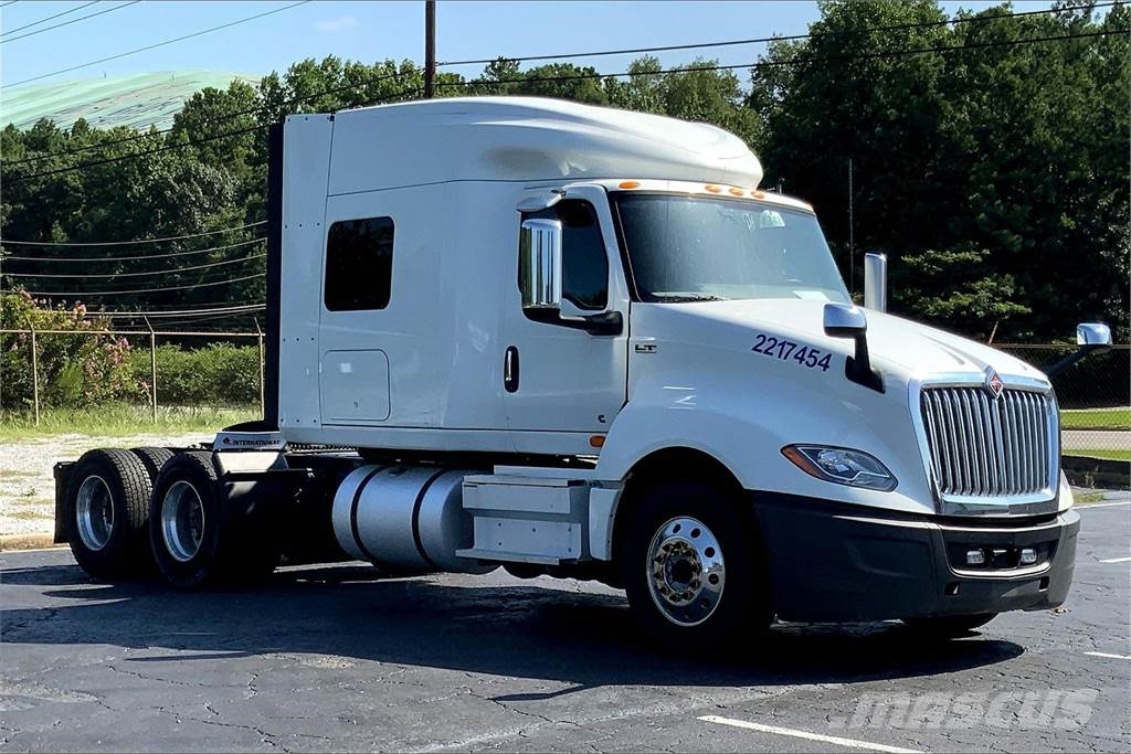 International LT625 6x4 Prime Movers