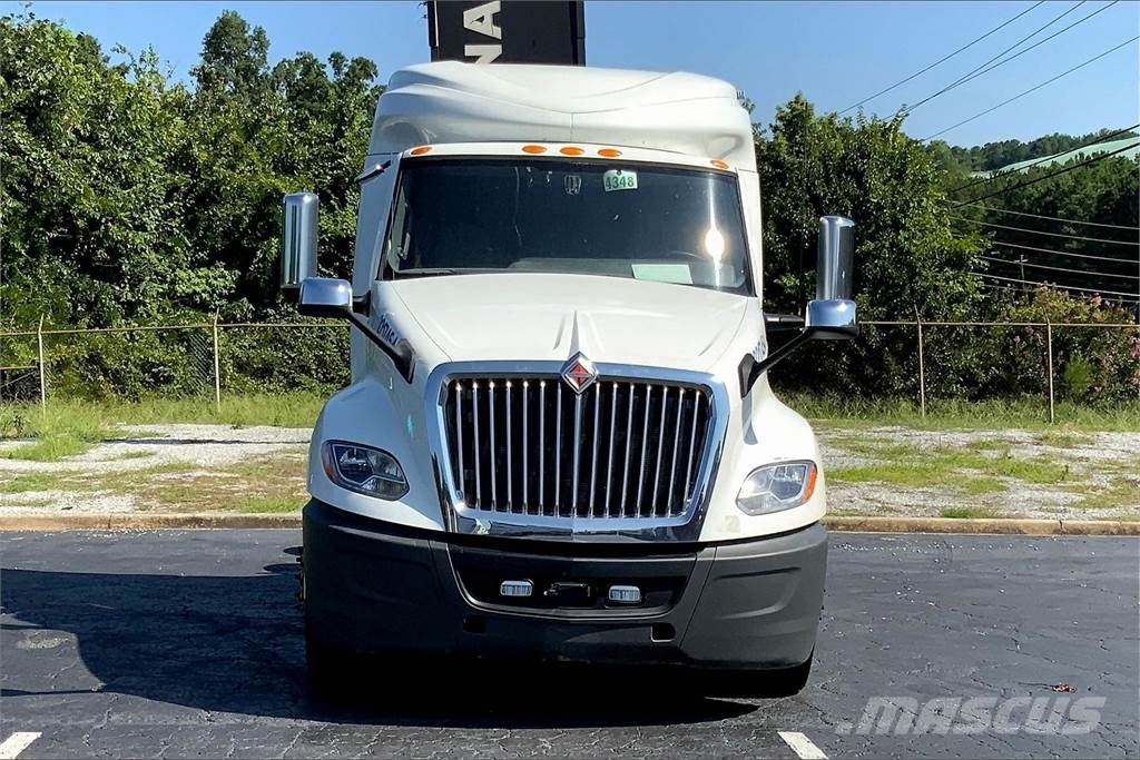 International LT625 6x4 Prime Movers
