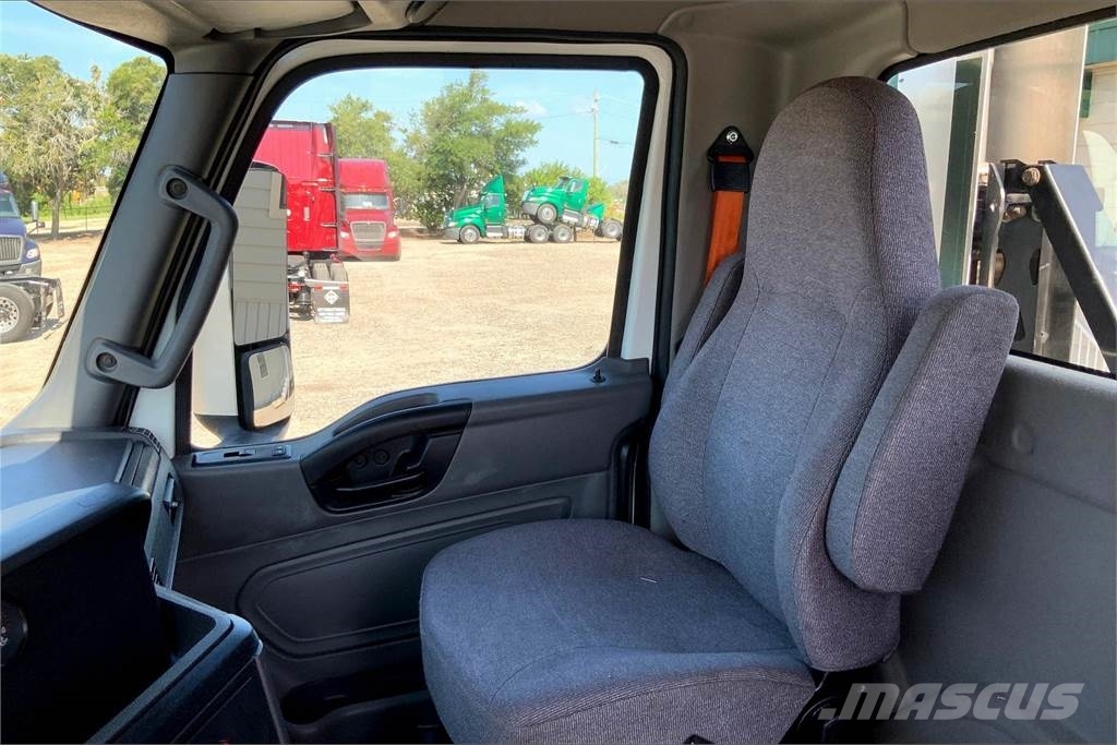 International LT625 6x4 Prime Movers