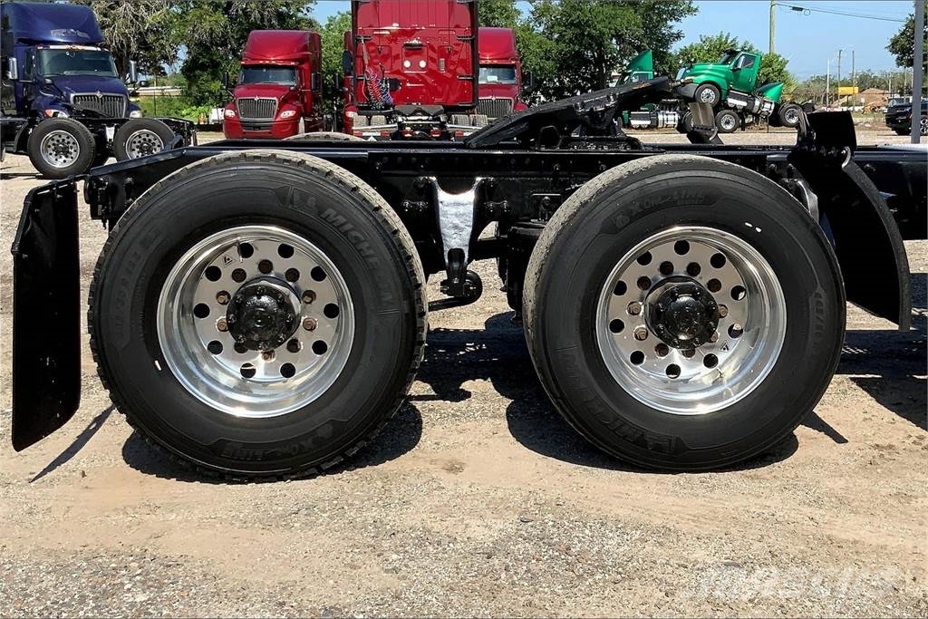 International LT625 6x4 Prime Movers