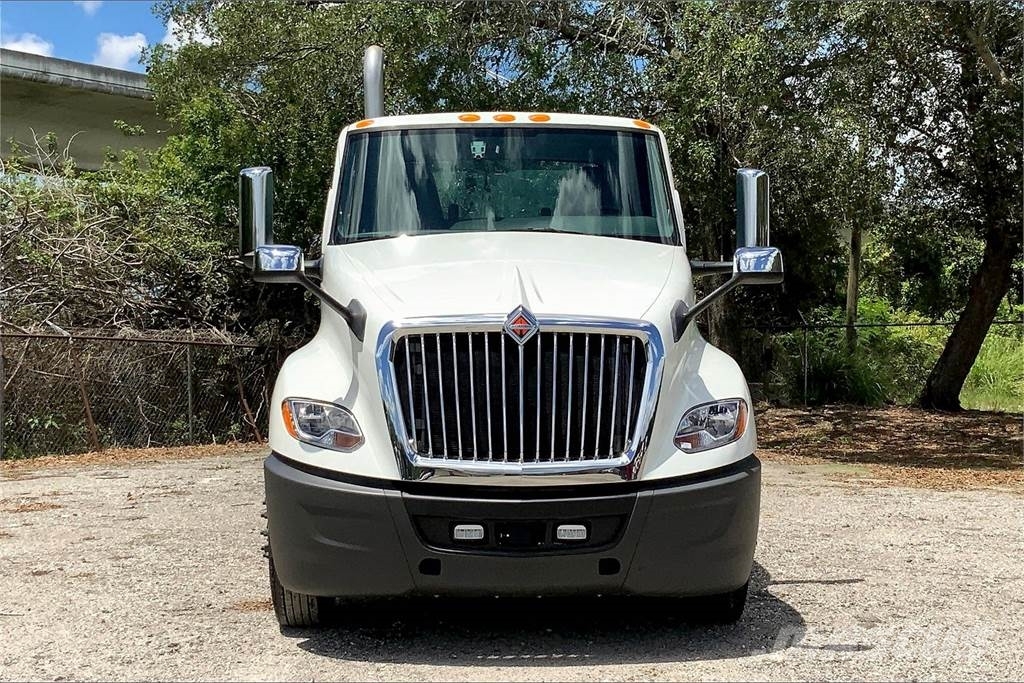 International LT625 6x4 Prime Movers