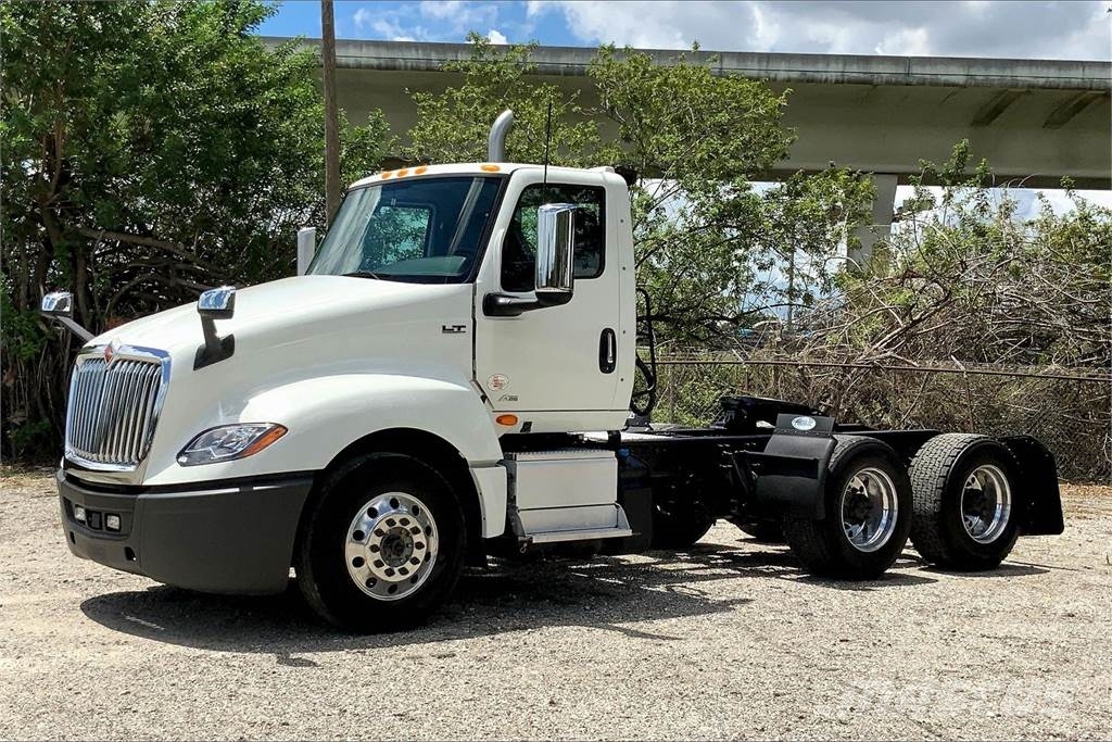 International LT625 6x4 Prime Movers