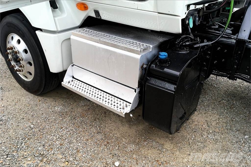 International LT625 6x4 Prime Movers