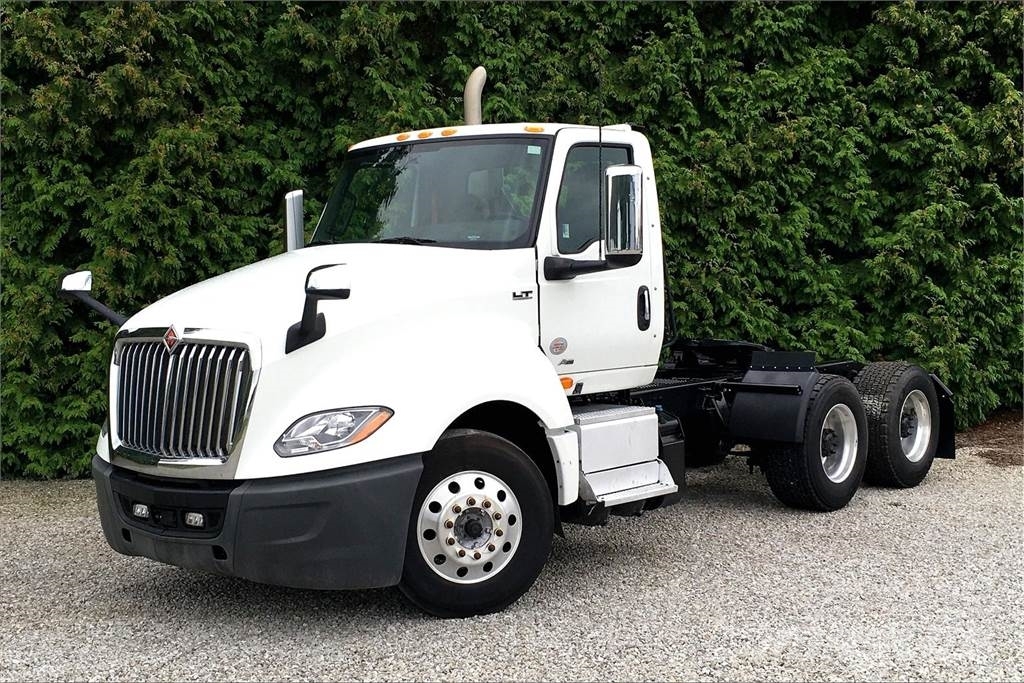 International LT625 6x4 Prime Movers