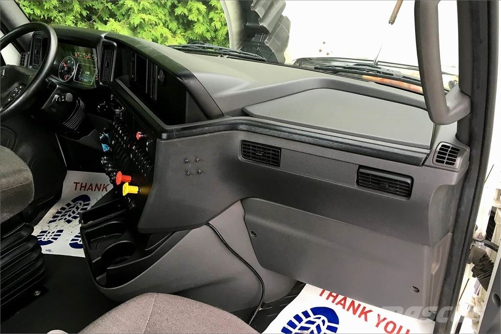International LT625 6x4 Prime Movers