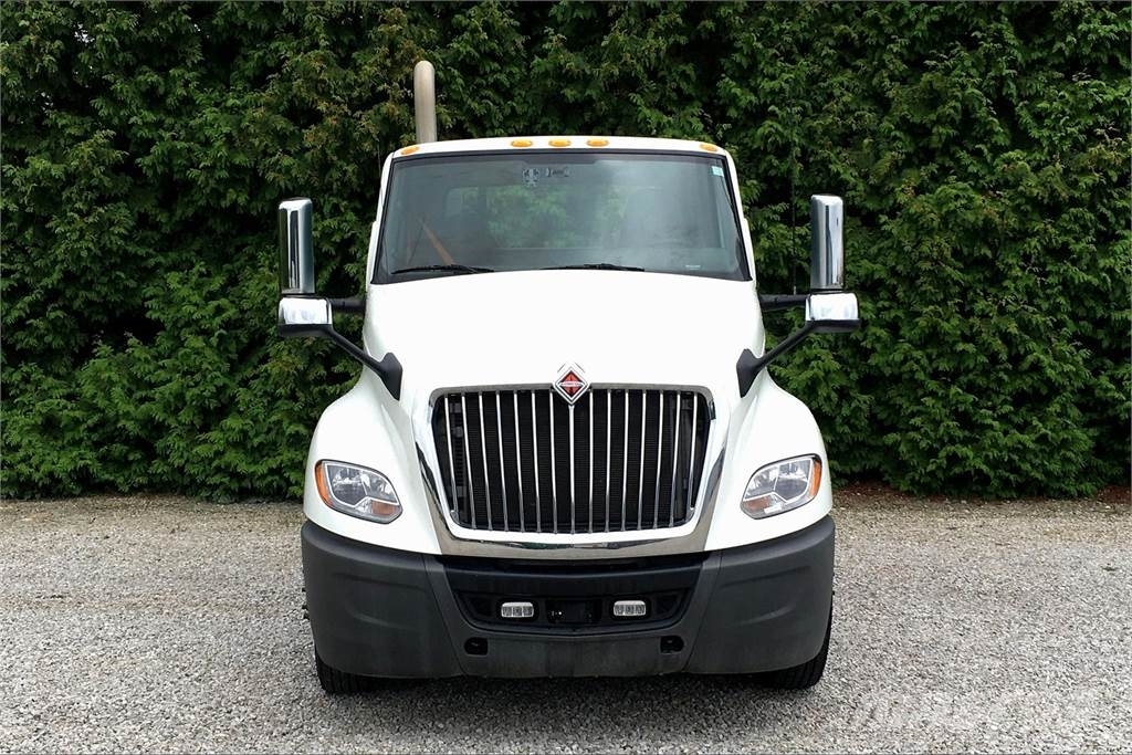 International LT625 6x4 Prime Movers