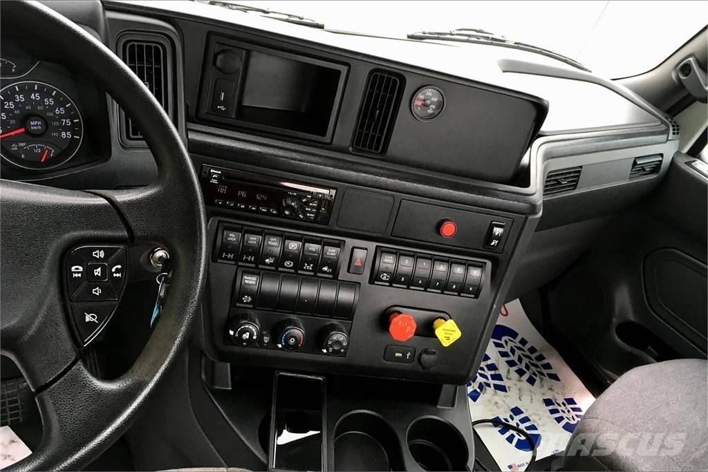 International LT625 6x4 Prime Movers