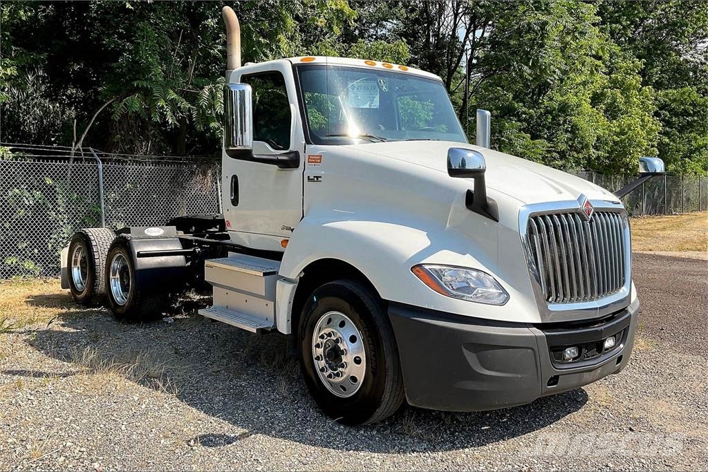 International LT625 6x4 Prime Movers