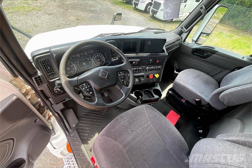 International LT625 6x4 Prime Movers