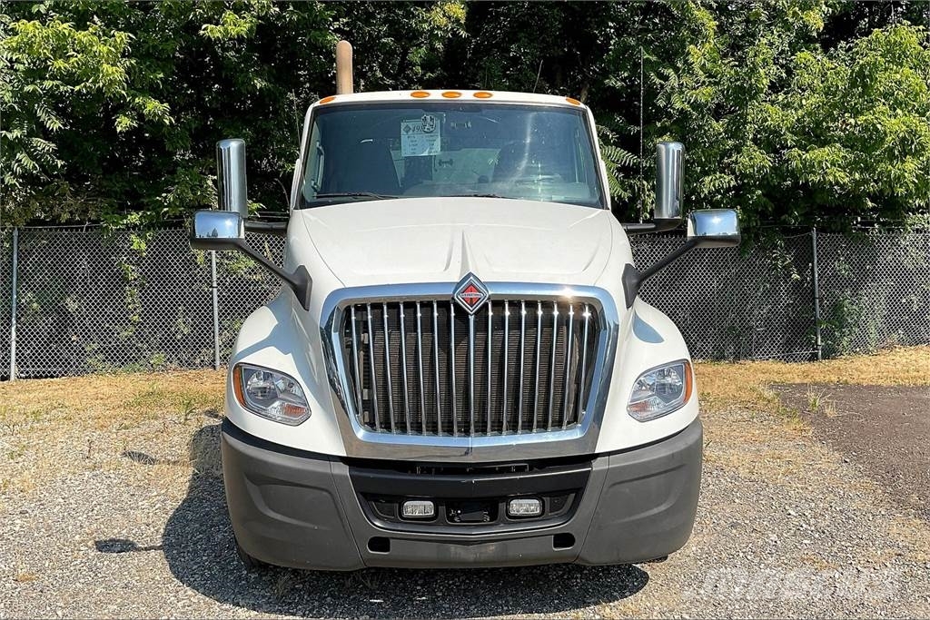 International LT625 6x4 Prime Movers