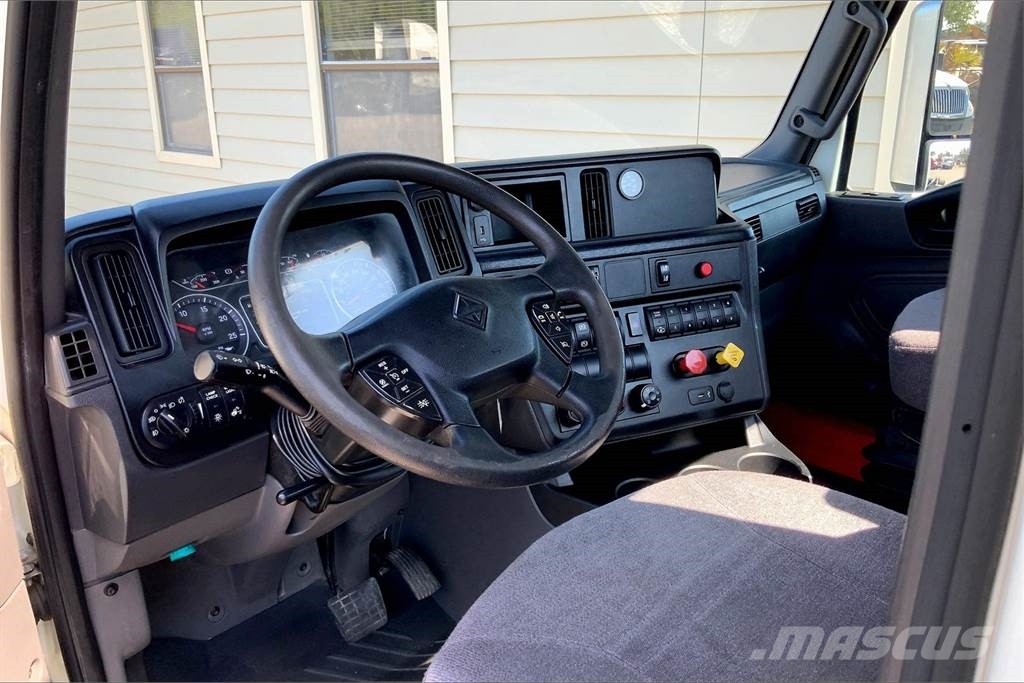International LT625 6x4 Prime Movers