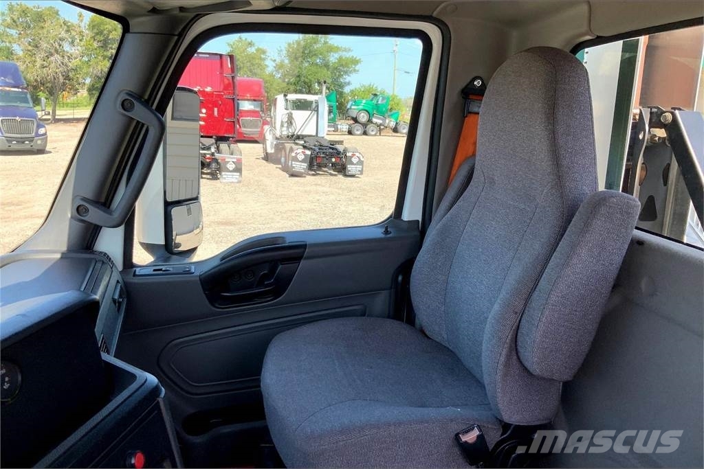 International LT625 6x4 Prime Movers