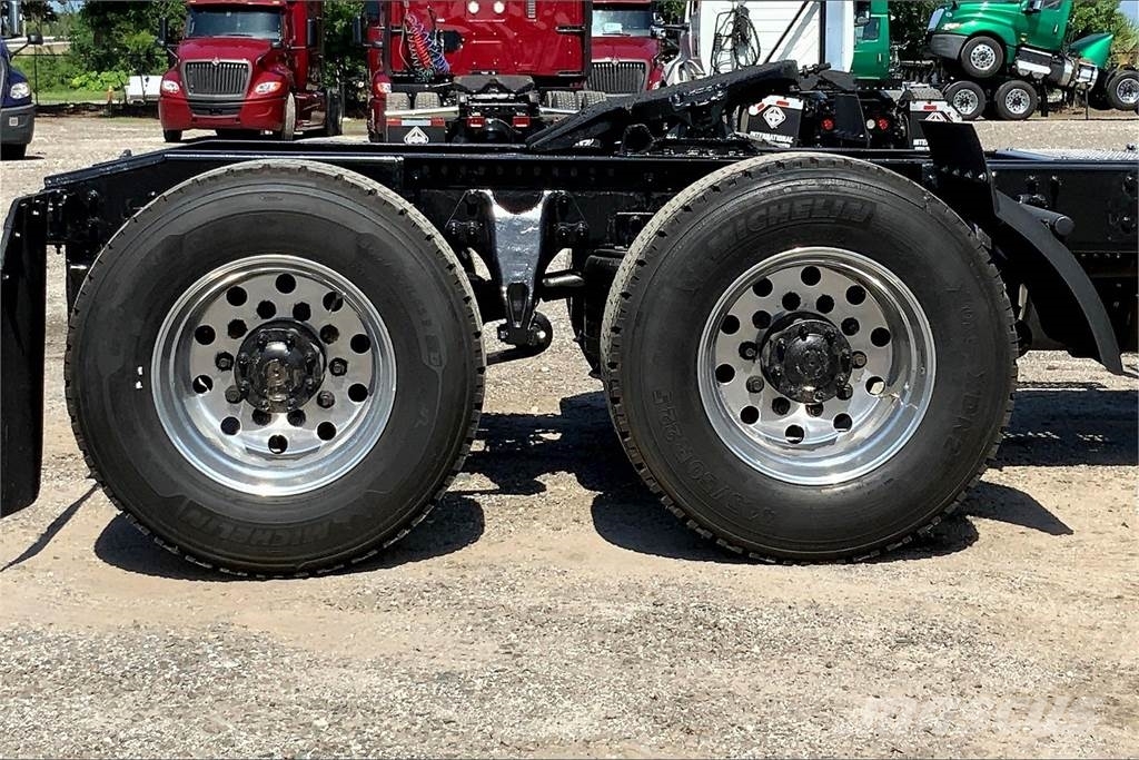 International LT625 6x4 Prime Movers