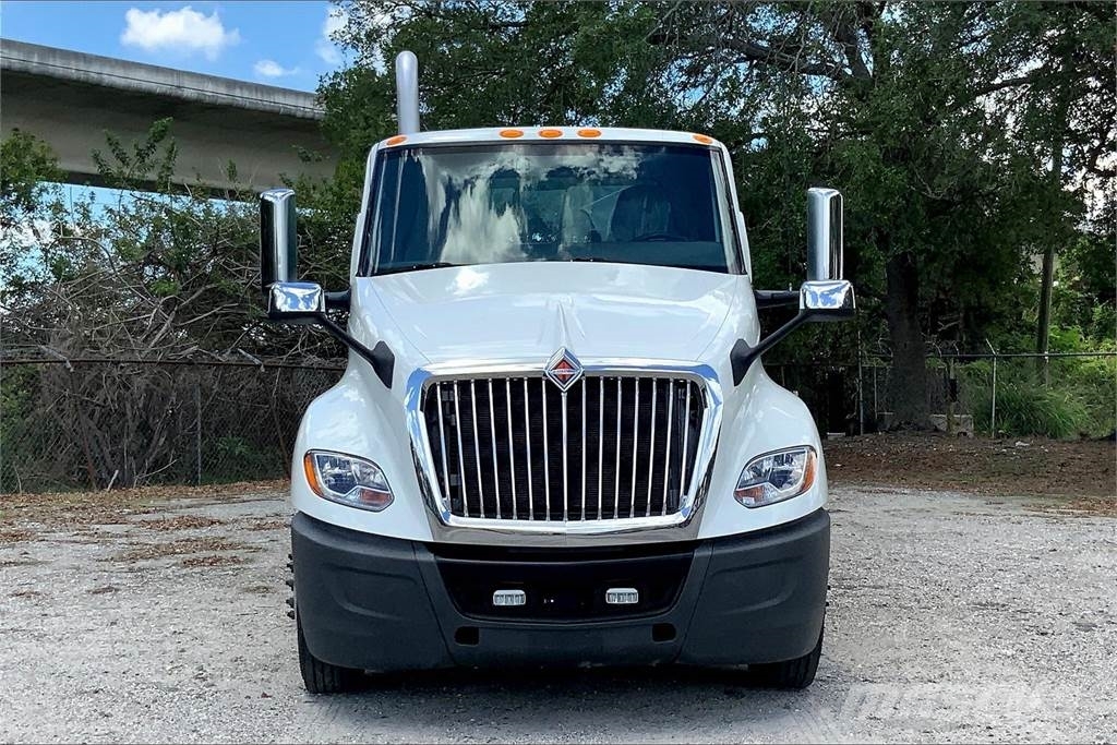 International LT625 6x4 Prime Movers