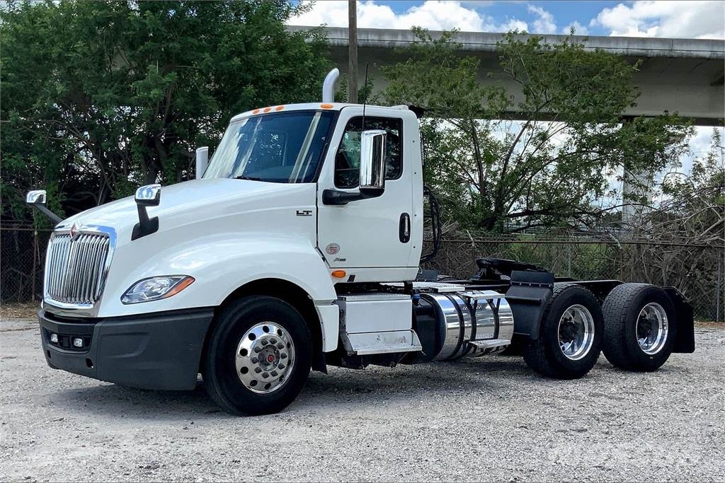 International LT625 6x4 Prime Movers