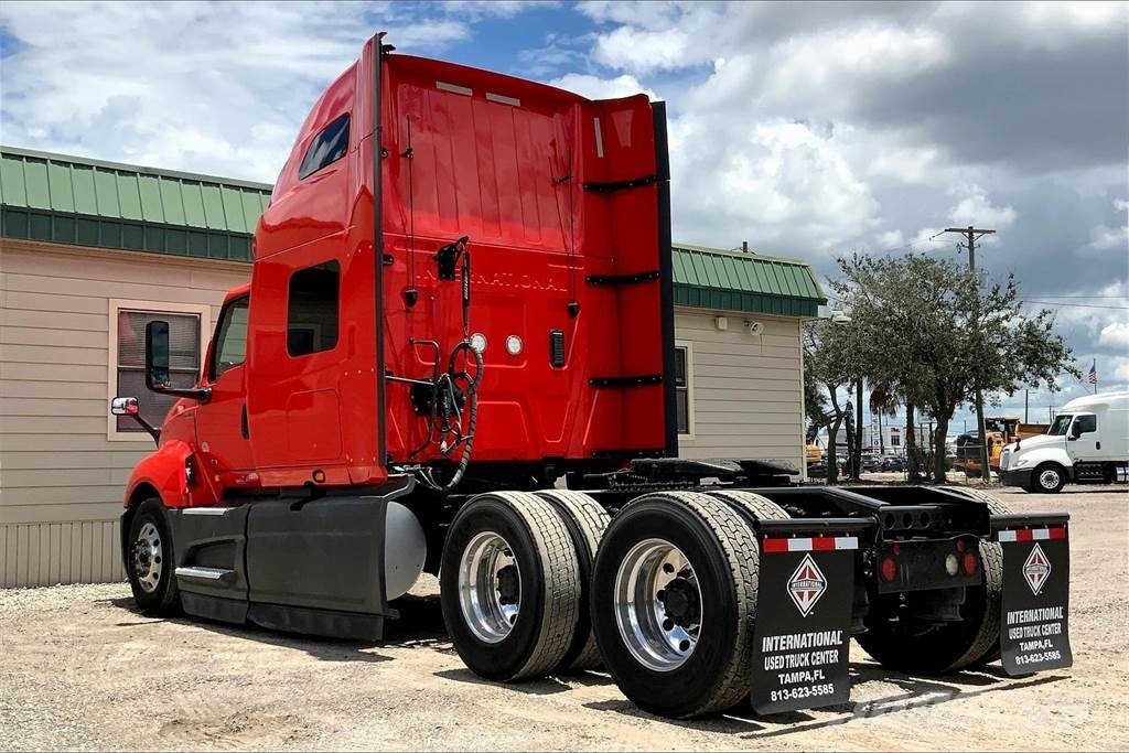 International LT625 6x4 Влекачи