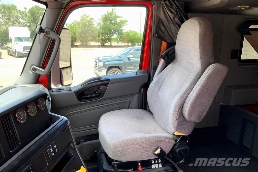 International LT625 6x4 Влекачи