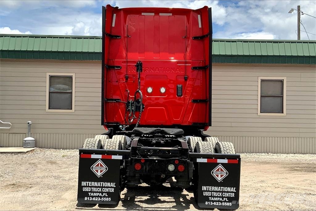 International LT625 6x4 Влекачи