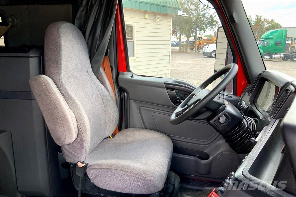 International LT625 6x4 Влекачи