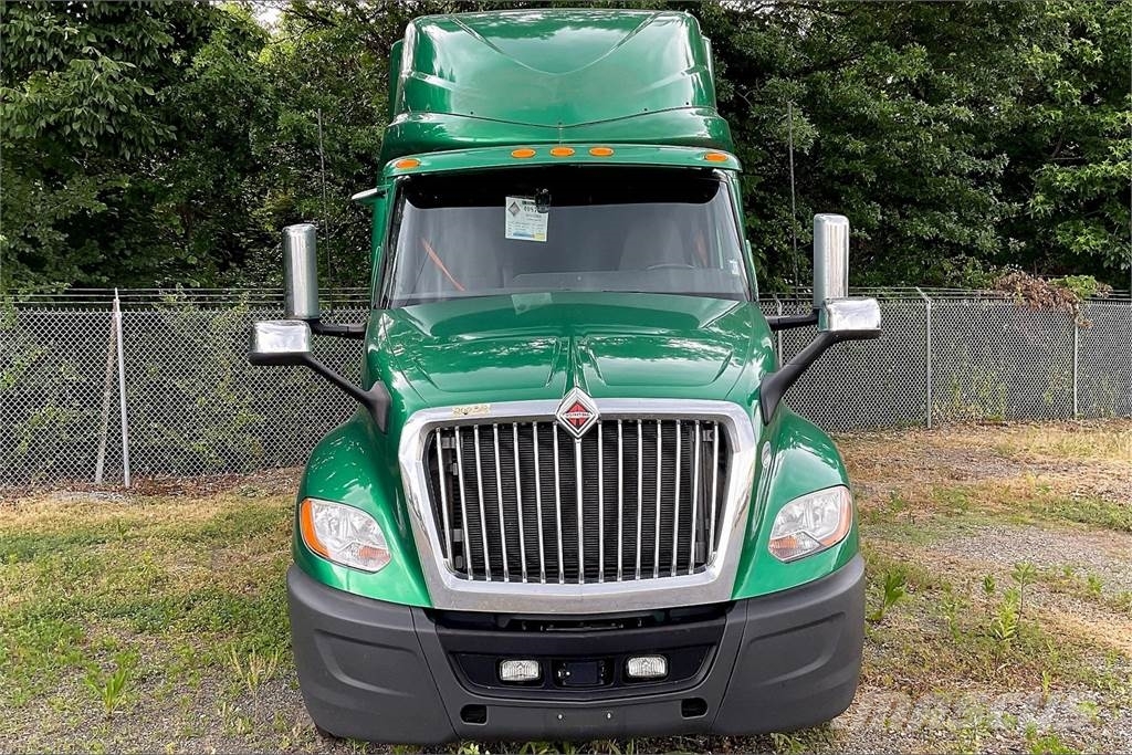 International LT625 6x4 Prime Movers