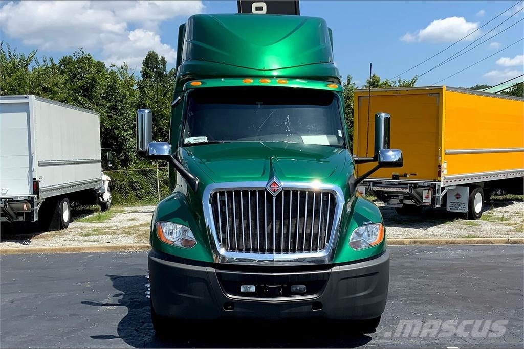 International LT625 6x4 Prime Movers