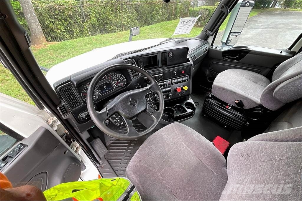 International LT625 6x4 Prime Movers