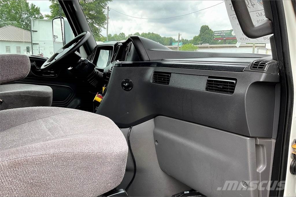 International LT625 6x4 Prime Movers