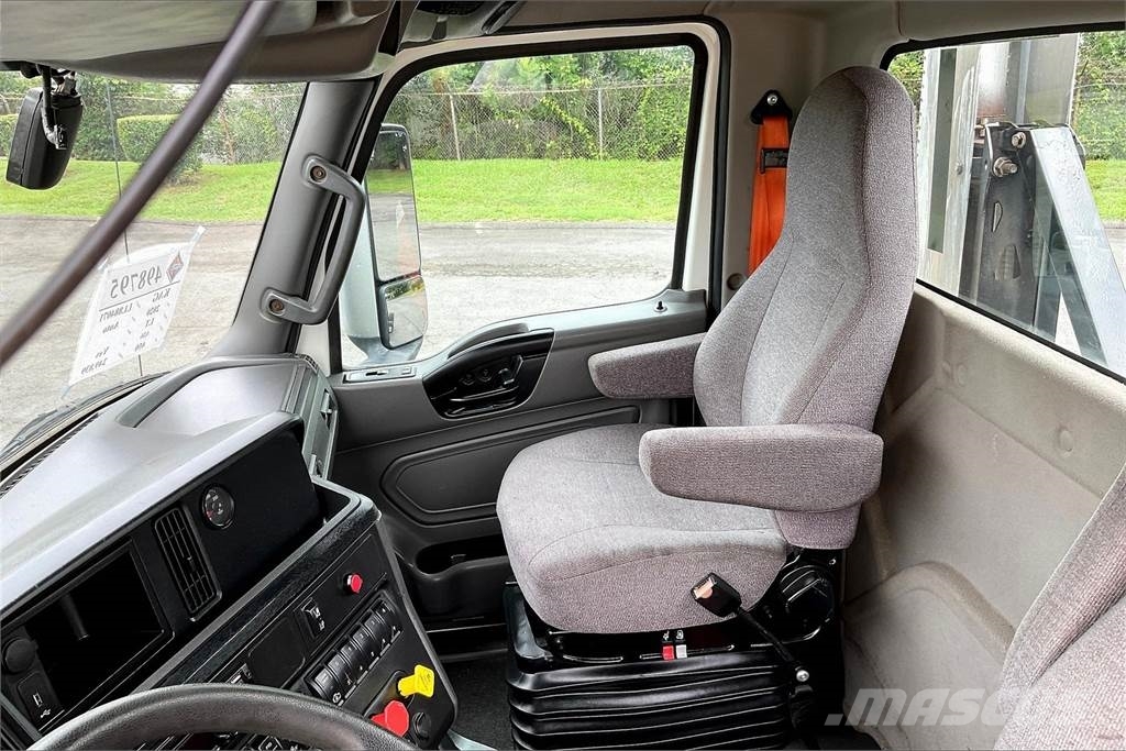 International LT625 6x4 Prime Movers