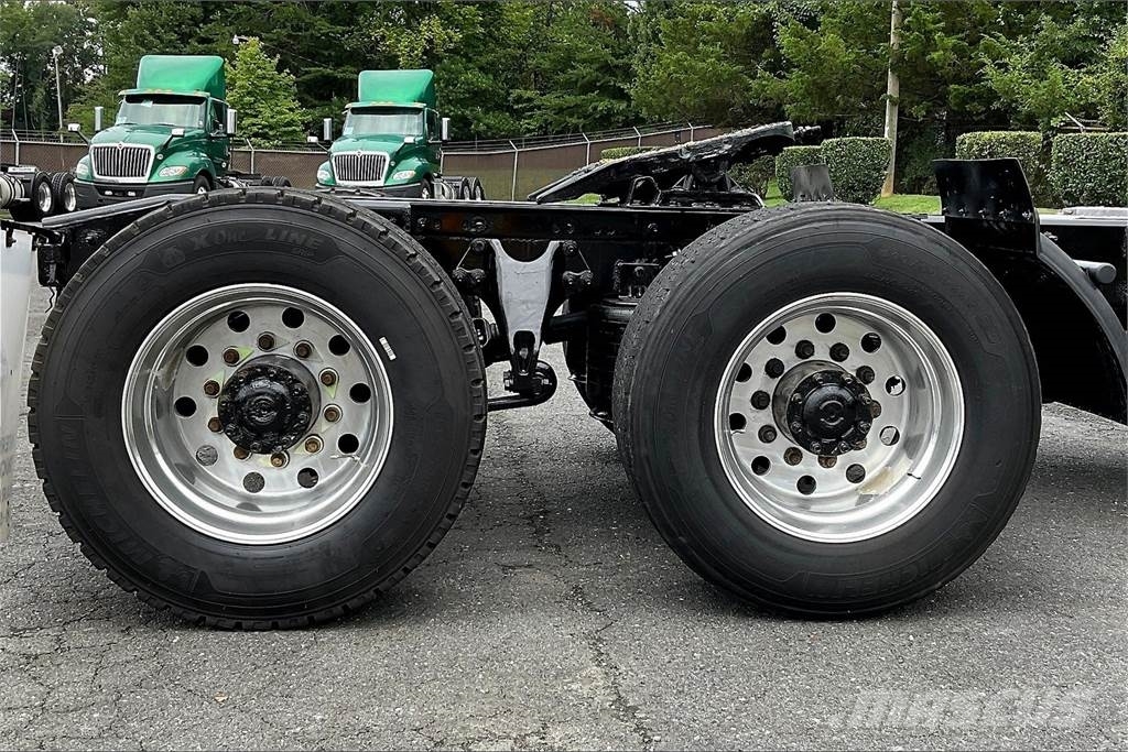 International LT625 6x4 Prime Movers