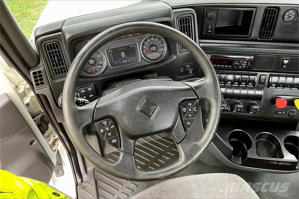 International LT625 6x4 Prime Movers