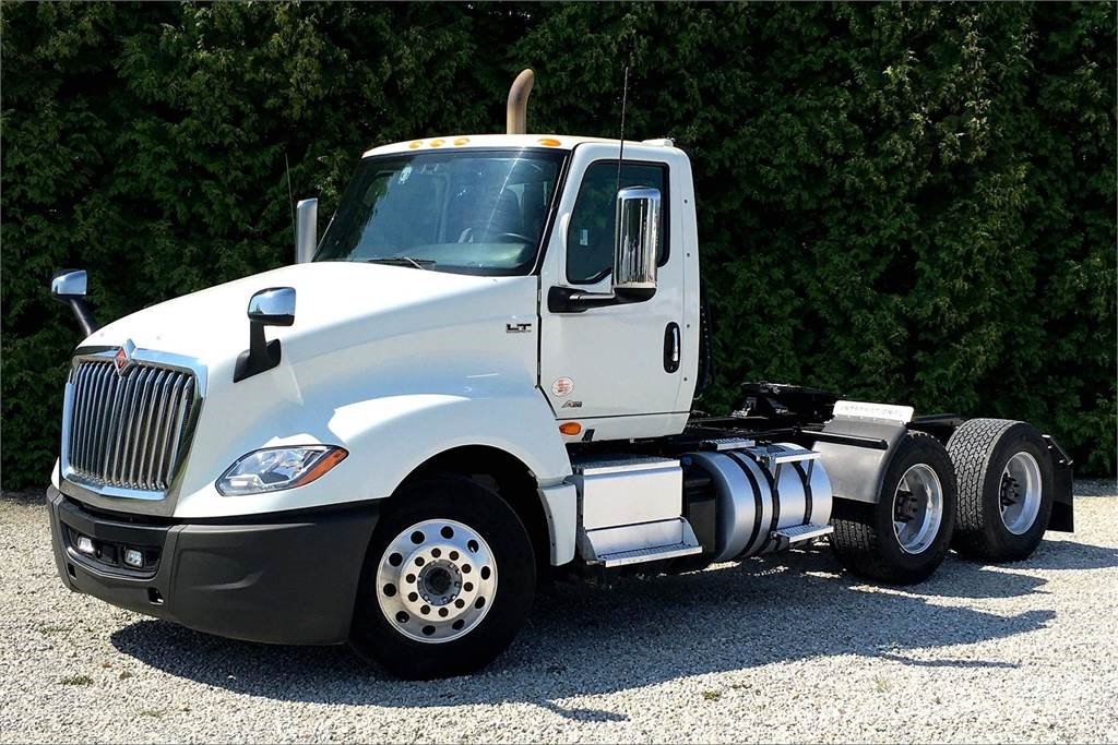 International LT625 6x4 Prime Movers