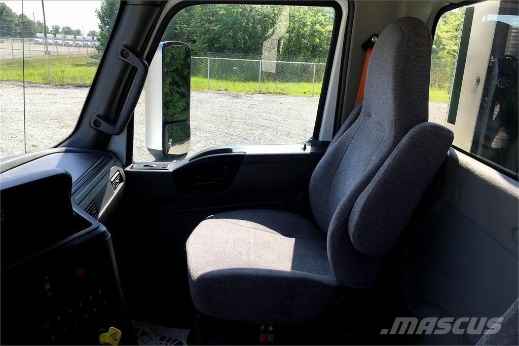International LT625 6x4 Prime Movers