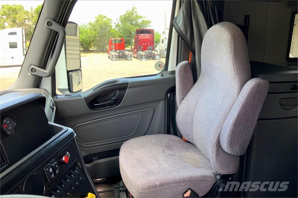 International LT625 6x4 Prime Movers