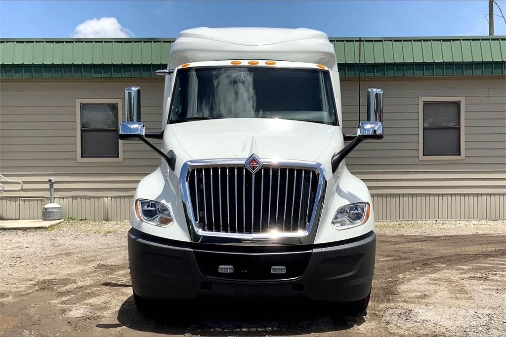 International LT625 6x4 Prime Movers
