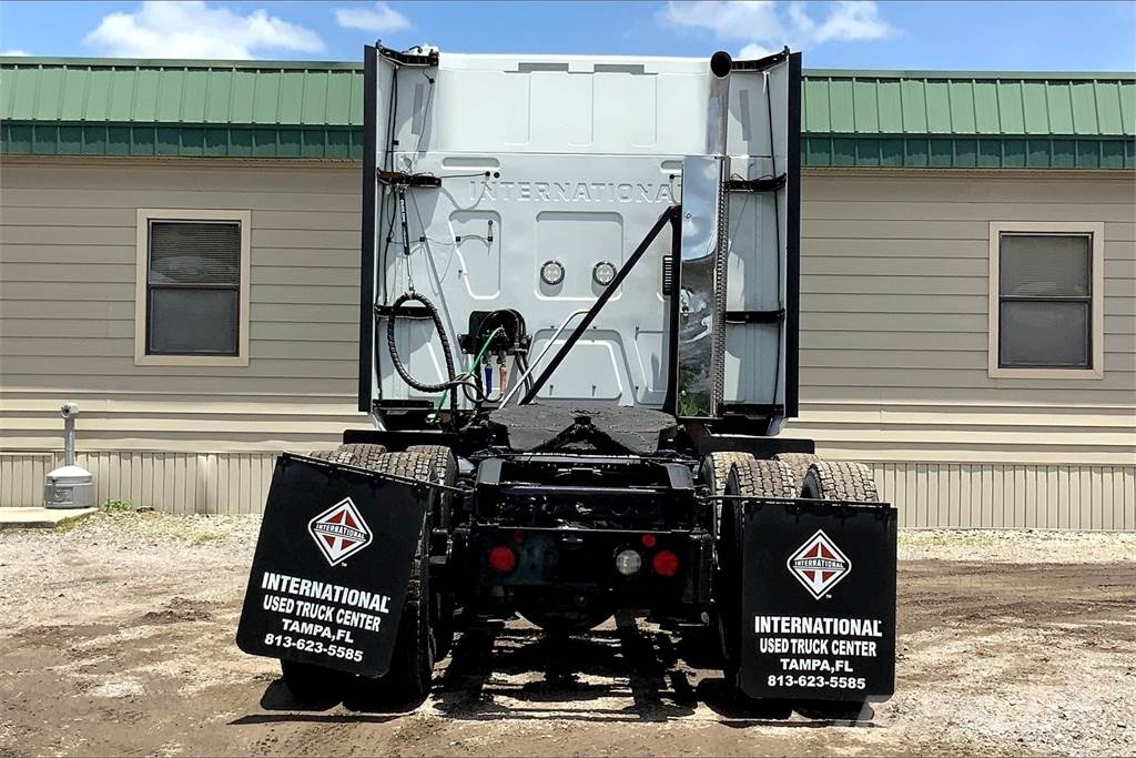 International LT625 6x4 Prime Movers