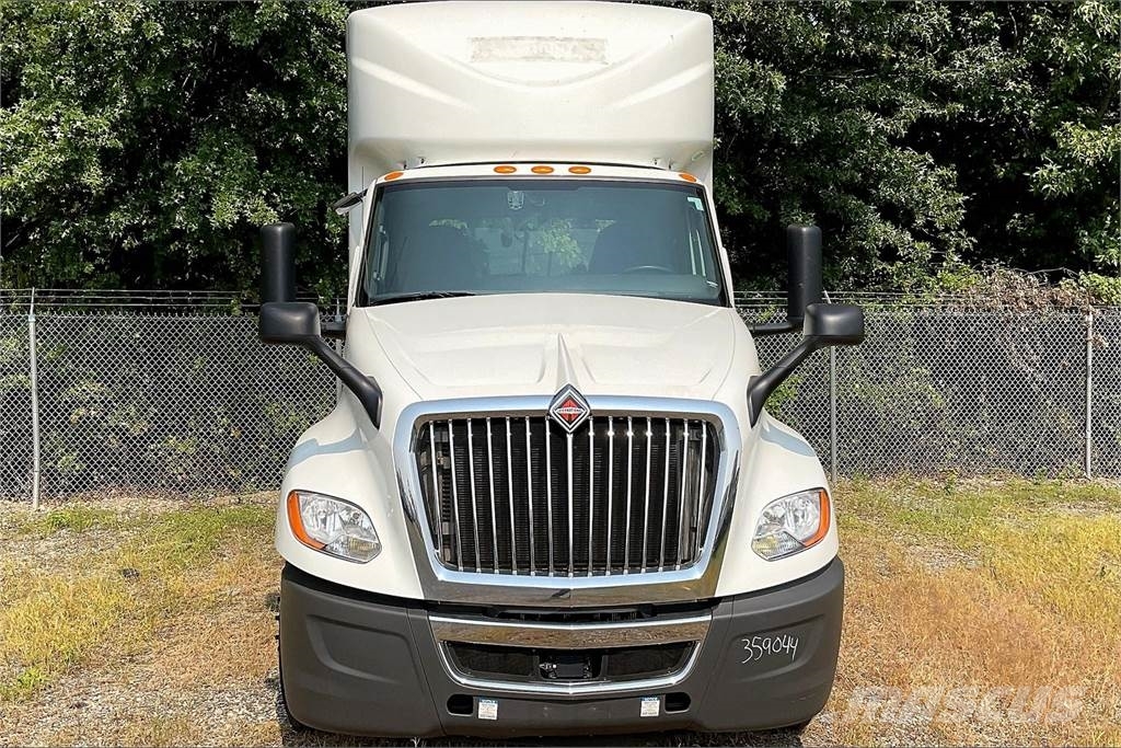 International LT625 6x4 Prime Movers