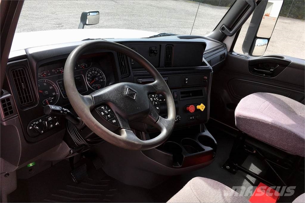 International LT625 6x4 Prime Movers