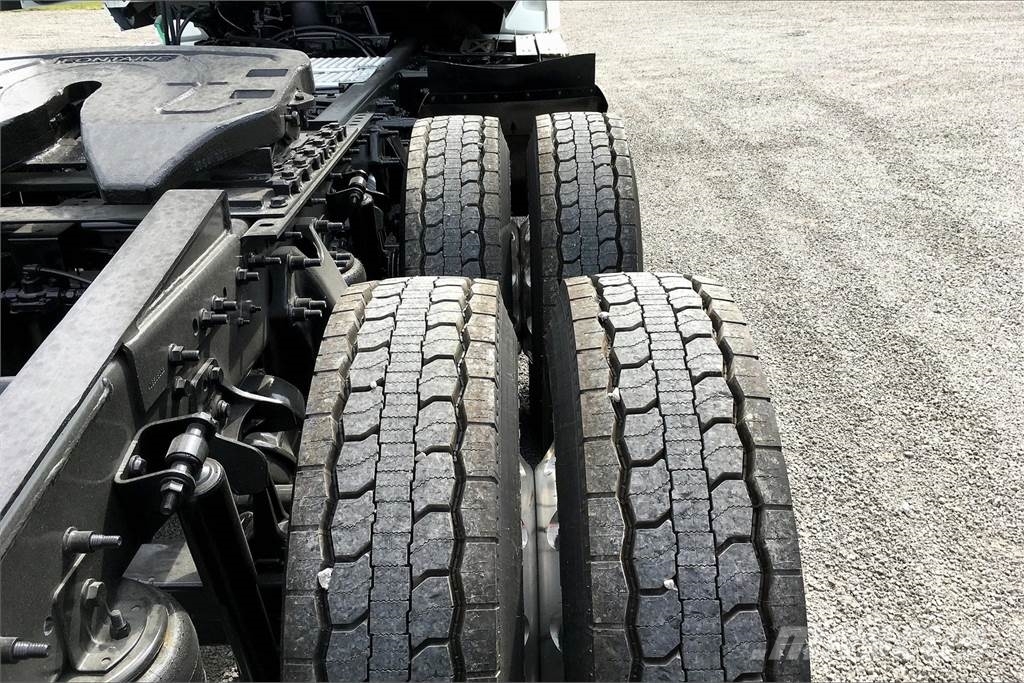 International LT625 6x4 Prime Movers