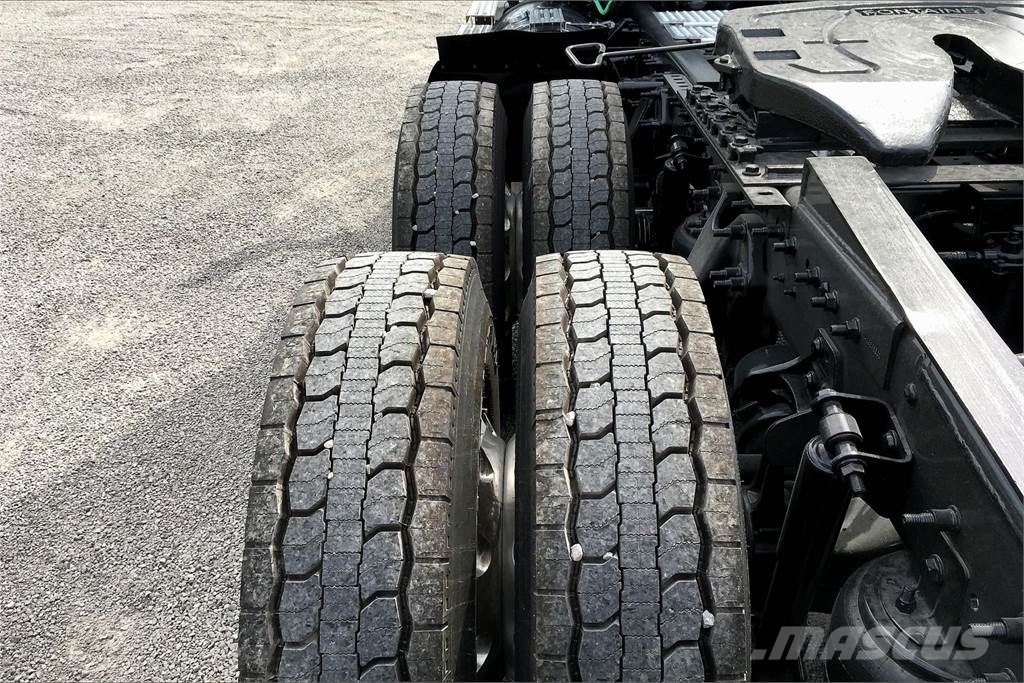 International LT625 6x4 Prime Movers