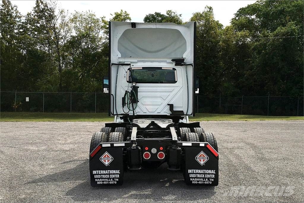 International LT625 6x4 Prime Movers