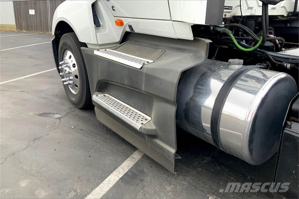 International LT625 6x4 Prime Movers