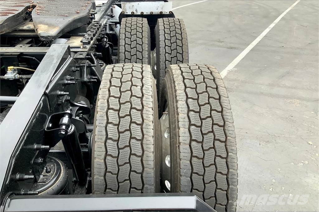 International LT625 6x4 Prime Movers